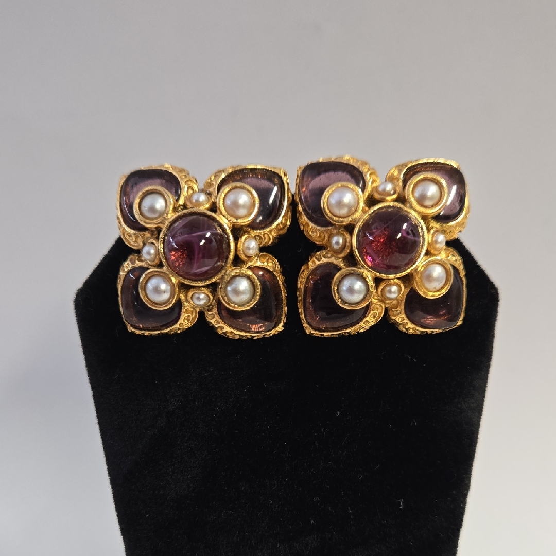 Vntg Barrera Clip-On Gold-Tone Purple Glass & Faux Pearl Flower Er Euc 1